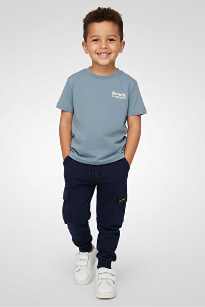 BENCH طقم تي شيرت وبنطلون للأطفال الصغار من قطعتين بشعار العلامة التجارية، مت...