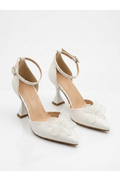 afra shoes حذاء زفاف ميموزا بكعب كأس بطول 8 سم مزين بزهرة من الحجر الأبيض