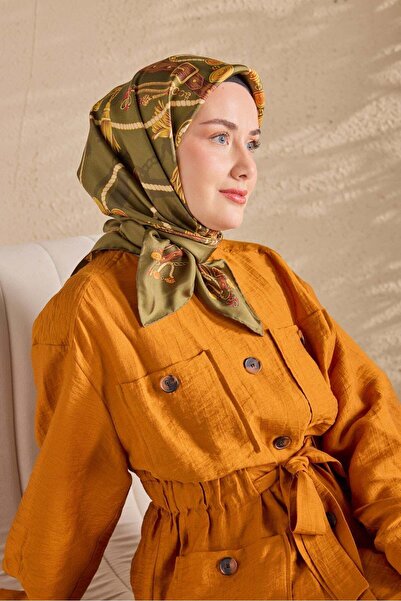 Silk Home وشاح حريري مزين بحزام من التويل باللون الأخضر الداكن 90x90
