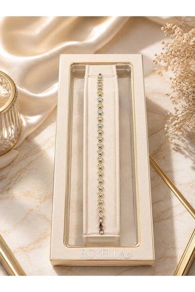 Işıltısıyla tüm bakışları üzerine çeken zirkon taşlı rodyum kaplama ✨ Her kombinine zarafet ve şıklık katacak özel bir dokunuş