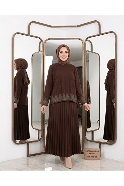 wishne طقم مكون من قطعتين مع تنورة سوداء مطوية مقاس كبير - ملابس إسلامية