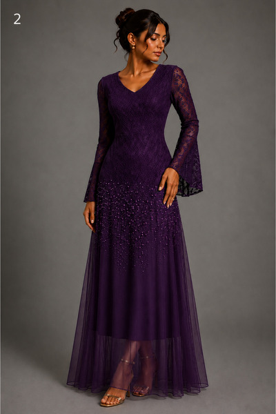 Queens dresses Elegant Evening Gown with Delicate Embroidery and a Flowy Silh...