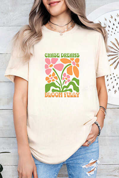 Sarah's Boutique Women's T-shirt – 100% cotton – Chase Dreams