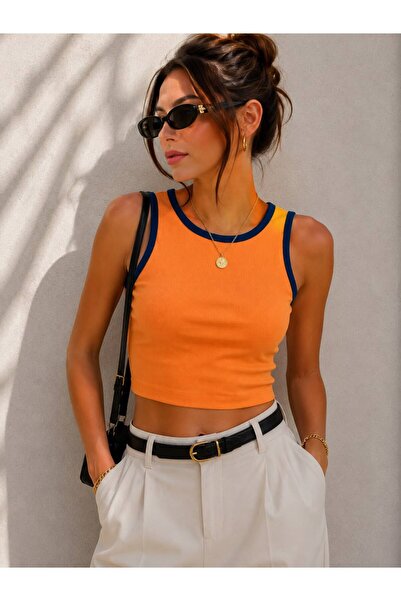 Cherry Butik Ribbed Zero Sleeve Crew Neck Crop Blouse