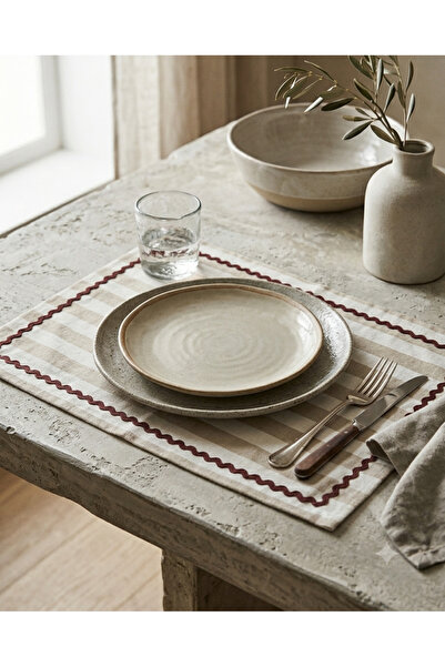 Beige & Stone طقم مفارش طاولة أمريكية مخططة باللون البني والأحمر الداكن مكون ...