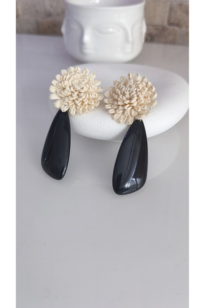 VOBEEYKU Wicker Flower Detail Asymmetric Resin Earrings