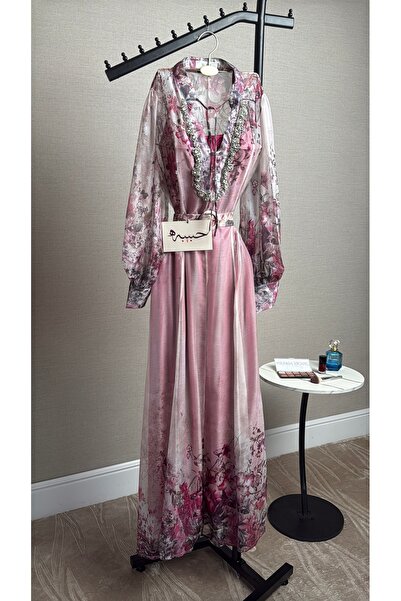 Habiba A Refined Feminine Masterpiece That Combines the Softness of Roses and...