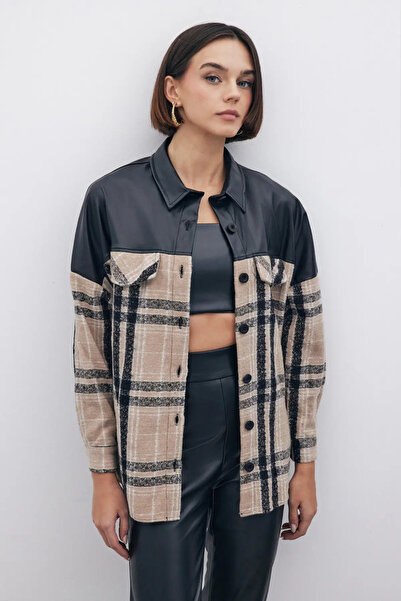 Kinzi Γυναικείο καρό δερμάτινο jacket σε εκρού και μαύρο, σε κανονική γραμμή....