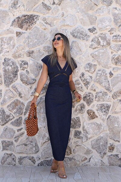 bytugcekaya فستان من الدنيم باللون الأزرق الداكن مع تفاصيل من الدانتيل