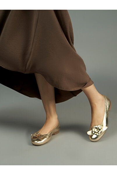 Heel Your Sole By Styli Lily Gold Ballerina