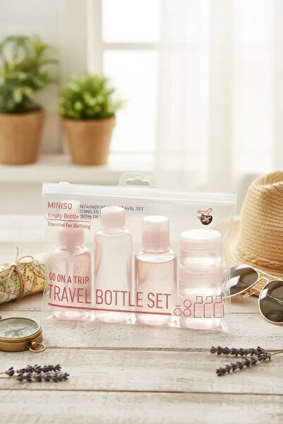 Miniso Lisanslı Renkli Seyahat Seti 8 Parça – Hafif Düzenleyici 20 Cm