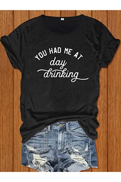 2mcup تي شيرت نسائي من PoGift بطباعة "You Had Me at Day Drinking" باللون الأح...
