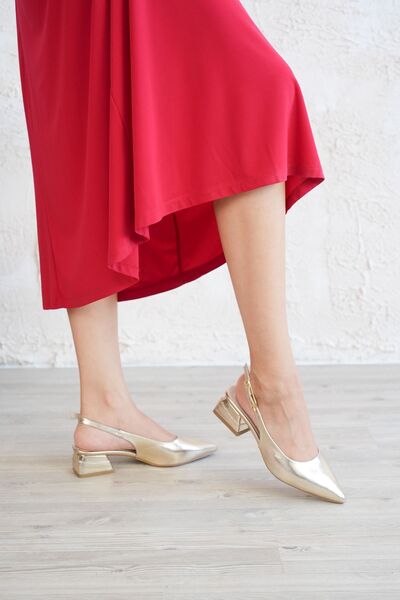 tayyarshoes First Highlights the Elegance and Sophistication with Pointed Toe...