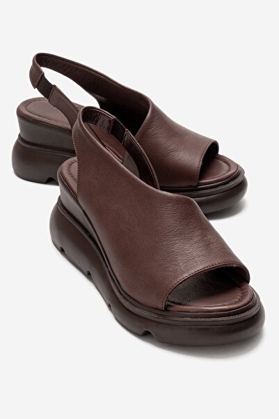 PASSAGE SHOES صندل نسائي بكعب عريض من الجلد الطبيعي 6211 بني