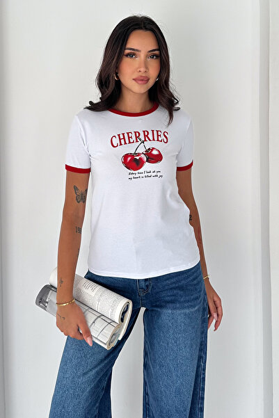 Noa&Noa Γυναικείο μπλουζάκι Cherry Pop με στάμπα κεράσι και λαιμόκοψη ποδηλάτ...