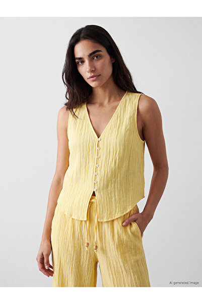 LC Waikiki Nevavm Textured Muslin Blouse with V-Neck and Buttons