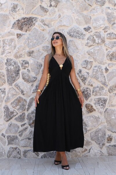 bytugcekaya Μαύρο φόρεμα με αγκράφα και λεπτομέρεια με κορδόνια
