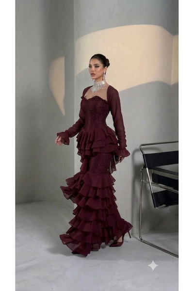 Ayaen A Charming Burgundy Dress with Layered Ruffles That Add a Sense of Soph...