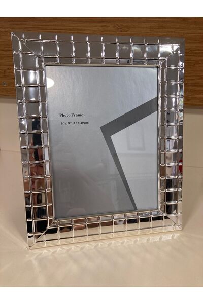 PLUS HOME RESİM ÇERÇEVESİ DAMALI MODEL METAL PİRİNÇ KENARLI RENK GÜMÜŞ ORTABOY EBAT 15X20 CM