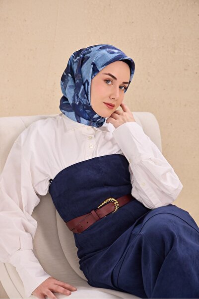 Silk Home وشاح حرير تويلي بلون أزرق فاتح 90x90