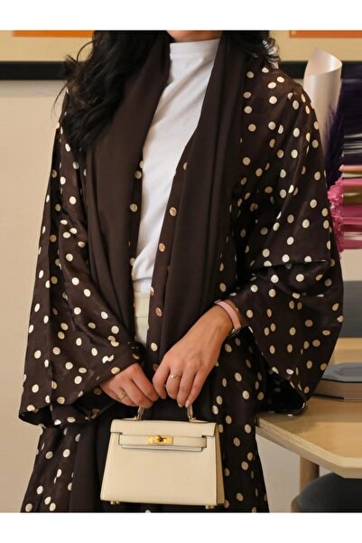Classy She بدلة عباءة أنيقة بطبعة البولكا دوت (مع حجاب مطابق)