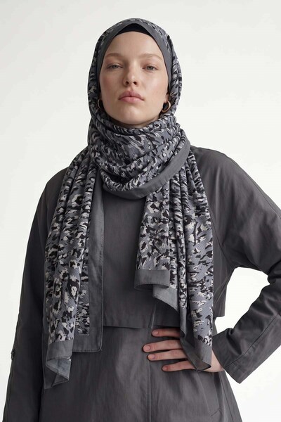 Levidor Anthracite Leopard Textured Sport Shawl