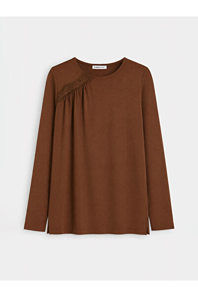 LC Waikiki Brown Crew Neck Lace Detailed Blouse
