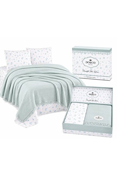 RMR textile Set cu cuvertura pat 4 piese cu dantela in cutie, masuri cearceaf...