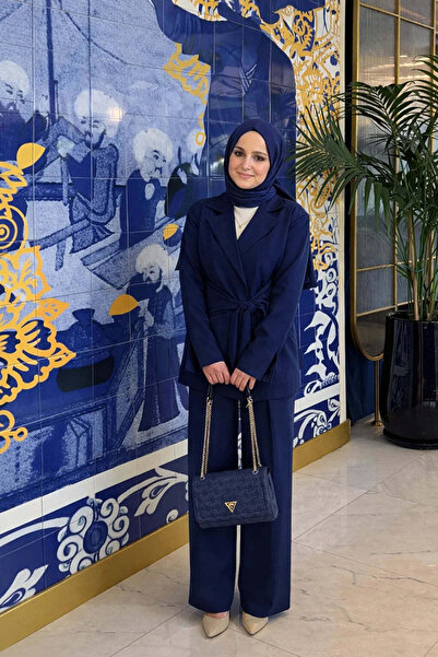 müqofficial طقم سترة وبنطلون بتفاصيل مربوطة - أزرق داكن
