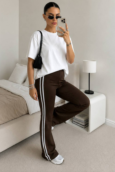 oshebu Coffee-Colored Spanish-Style Leggings with Side Stripes