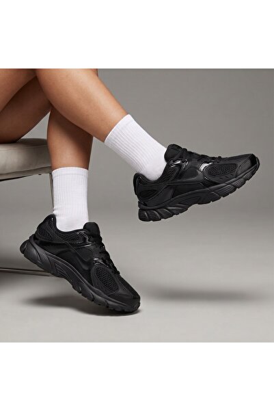 Nike حذاء رياضي كاجوال أسود V5 RNR (مقاس ضيق)