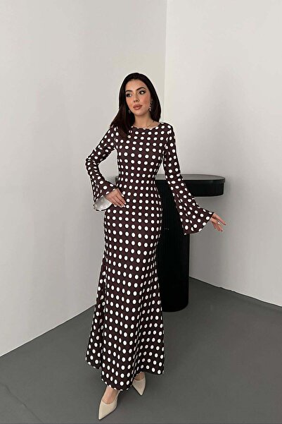 Moda Days فستان طويل نسائي بني منقط بياقة دائرية وأكمام مكشكشة وقصة ضيقة ماكسي