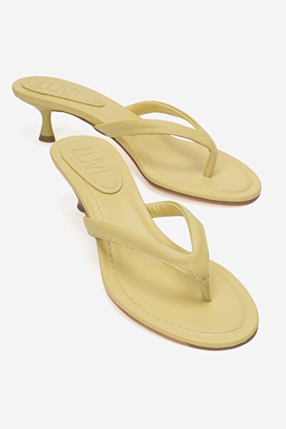 LuviShoes شبشب نسائي بكعب من NOREL باللون الأصفر