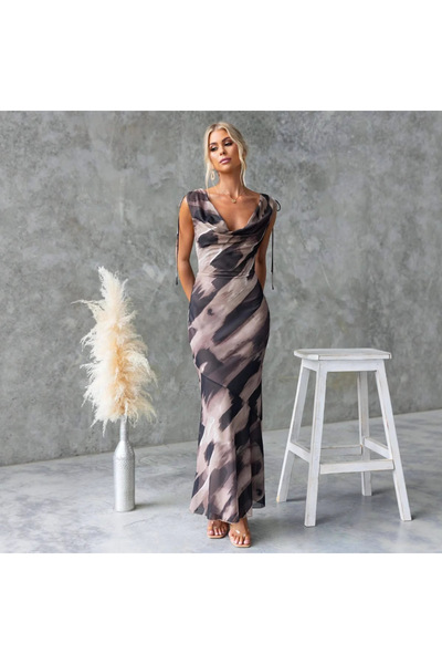 3Deluxe Elegant V-Neck Maxi Dress