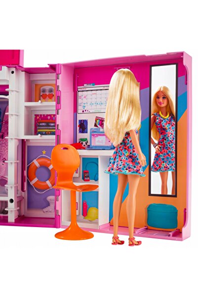 Barbie Dulap de haine + Păpușă + haine pentru păpușă HGX57