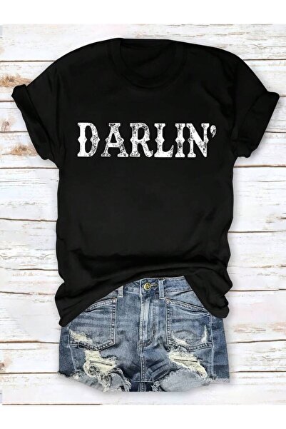 2BIR تي شيرت نسائي من Darlin برقبة دائرية وطباعة حروف بأسلوب غربي.