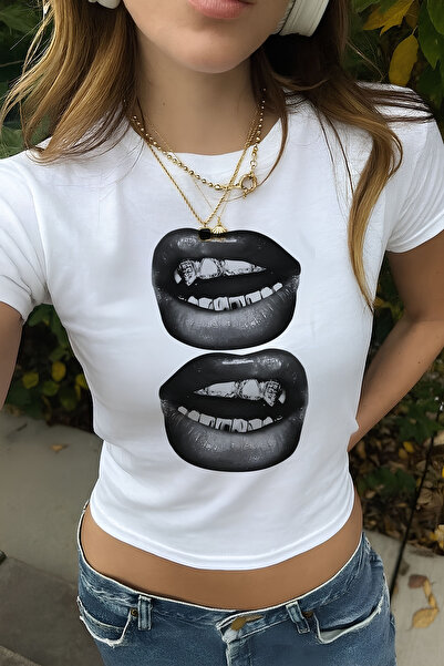 designedfy Kadın Beyaz Dudak Pırlanta Diş Grillz Baskılı Crop Tişört Y2K Streetwear Baby Tee