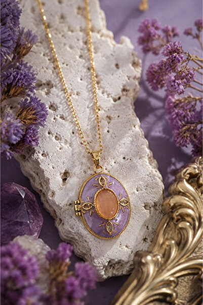 Sylvera Shop Pearl Bloom Purple Clamshell Medallion Steel Necklace (Gold Color)