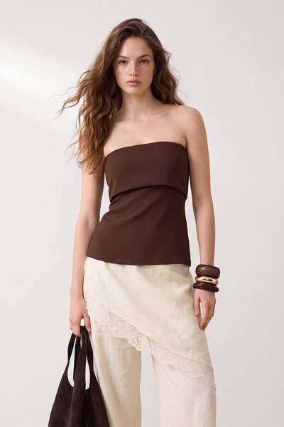 Trendyol Kollektion Braune, trägerlose, gestrickte Kreppbluse mit seitlichem ...