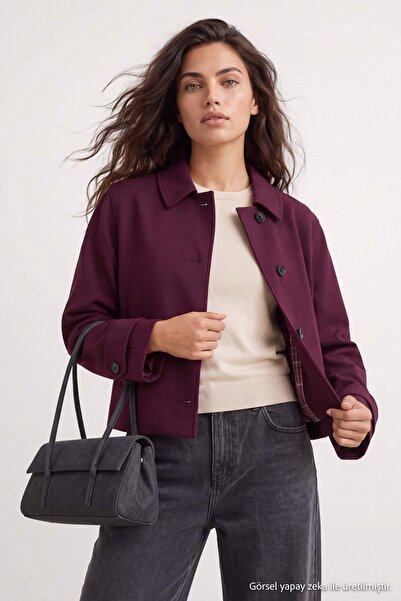 Trendyol Collection معطف قصير كبير الحجم مبطن بنقش البرقوق وأزرار ناعمة TWOSS...