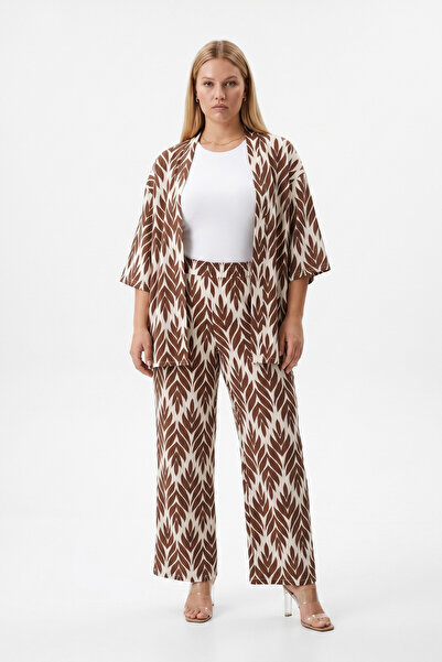 şuranur Ζακέτα Kimono με σχέδια 2 τεμαχίων Σετ πάνω κάτω από τυλιγμένο ύφασμα...