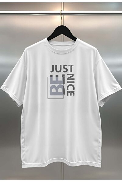 buzagi تي شيرت أبيض كبير الحجم للجنسين بطباعة رقمية من Just be Nice