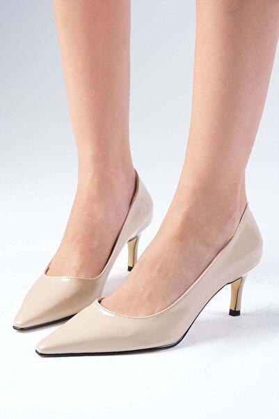 Mio Gusto Claudine Skin Color Patent Leather Blunt Toe Women's Heeled Shoes