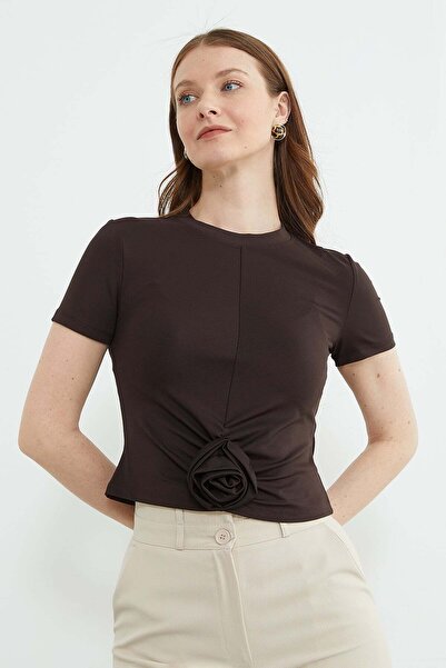 Fulla Moda Μπλούζα με λαιμόκοψη ποδηλάτου και αξεσουάρ τριαντάφυλλο