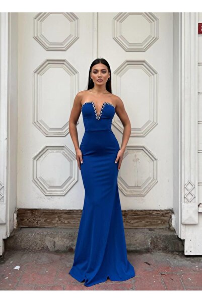 Modafeminen Fish cut, long-sleeved model. V-neck evening dress with eye-catch...