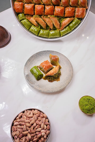 Koçak Baklava Özel Karışık Baklava 1 Kg Paket (18-20 Dilim)