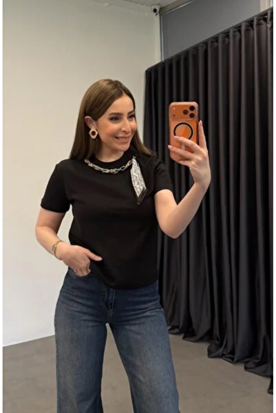 olvera Zincir Fular Yakalı T-shirt