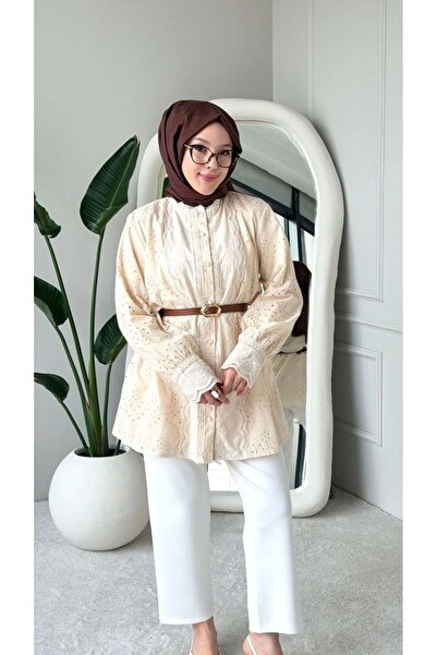 Moda Asrın Yakası Ve Kolu Dantelli Top Düğmeli Astarlı Gömlek -Bej
