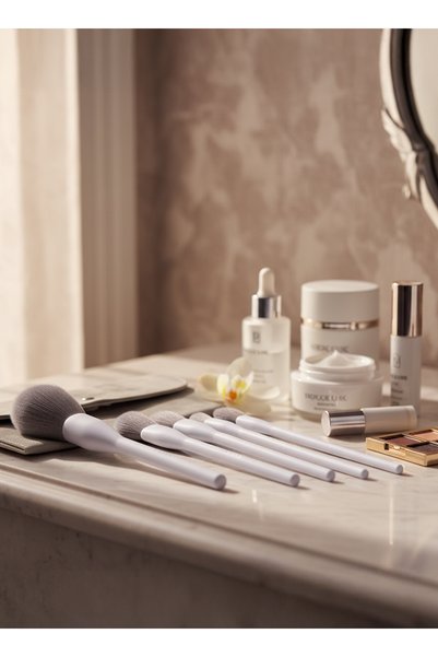 Yallabena Makeup Brush Set (Grey) |   Complete Face and Eye Makeup Brush Set with Soft Synthetic Bristles and Travel Case