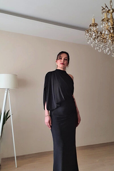 QUAŞE Drapeli tek omuz dökümlü yüksek yaka uzun elbise